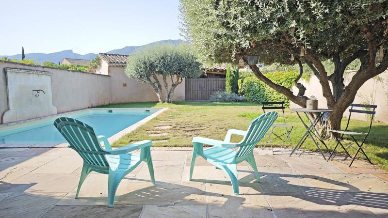 House with swimming pool in Luberon