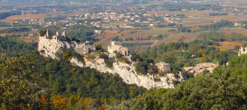 Oppède-le-Vieux becomes Le-Vieil-Oppède