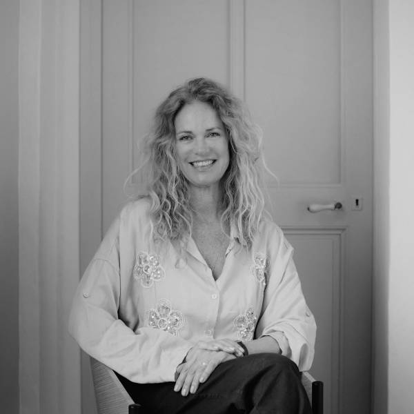 Tara REYNOLDS, real estate negociator at ROSIER realtor in Provence France