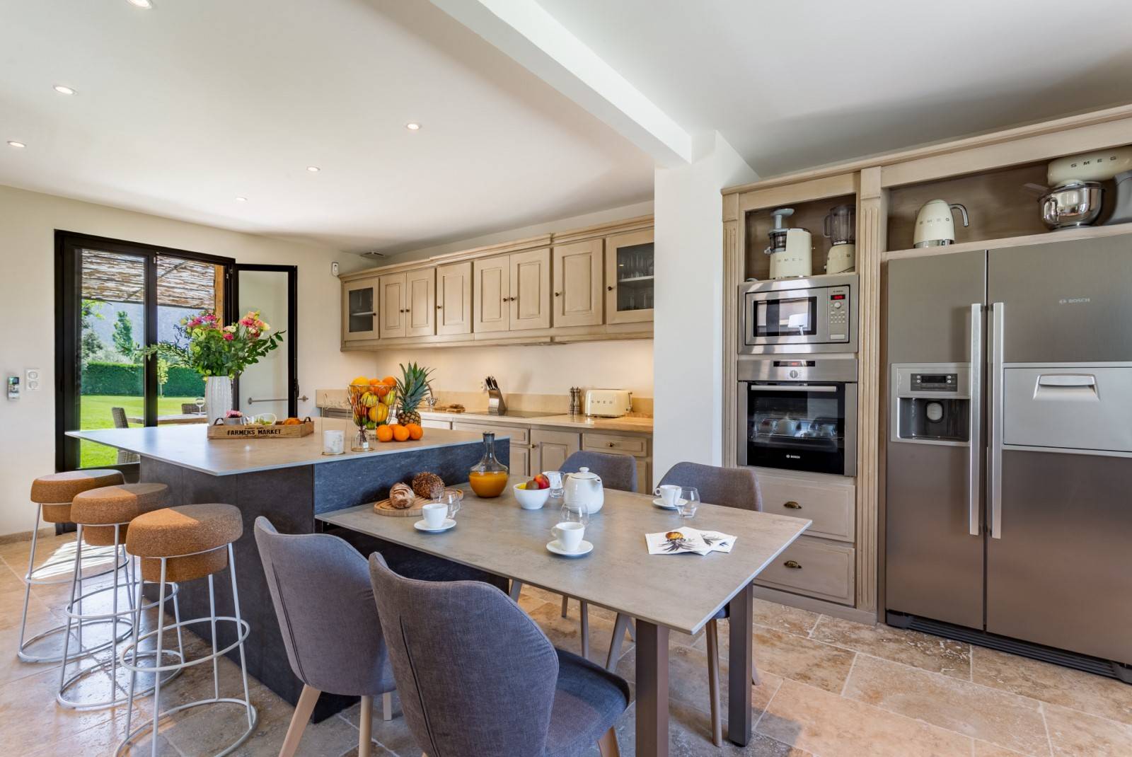 Ménerbes, for rent,  beautiful renovated house in a contemporary style with views over the Luberon