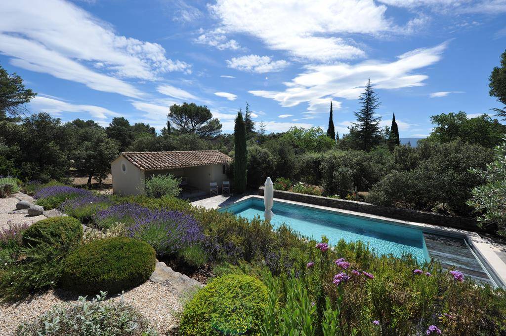 Luberon near village, single storey villa