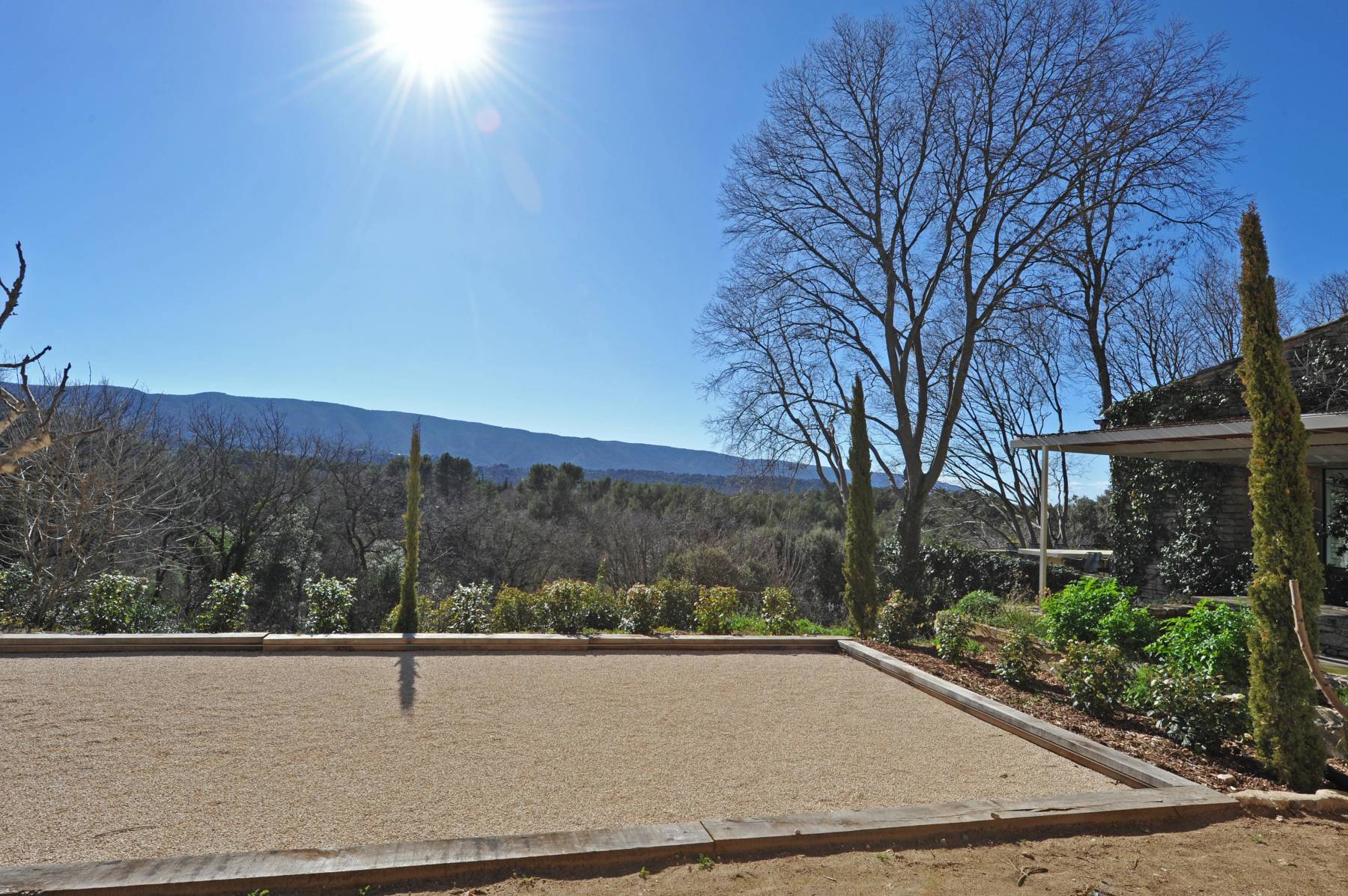 Ménerbes: architect-designed house in the heart of the Luberon with pool, full equiped pool house, fitness room and movie theater