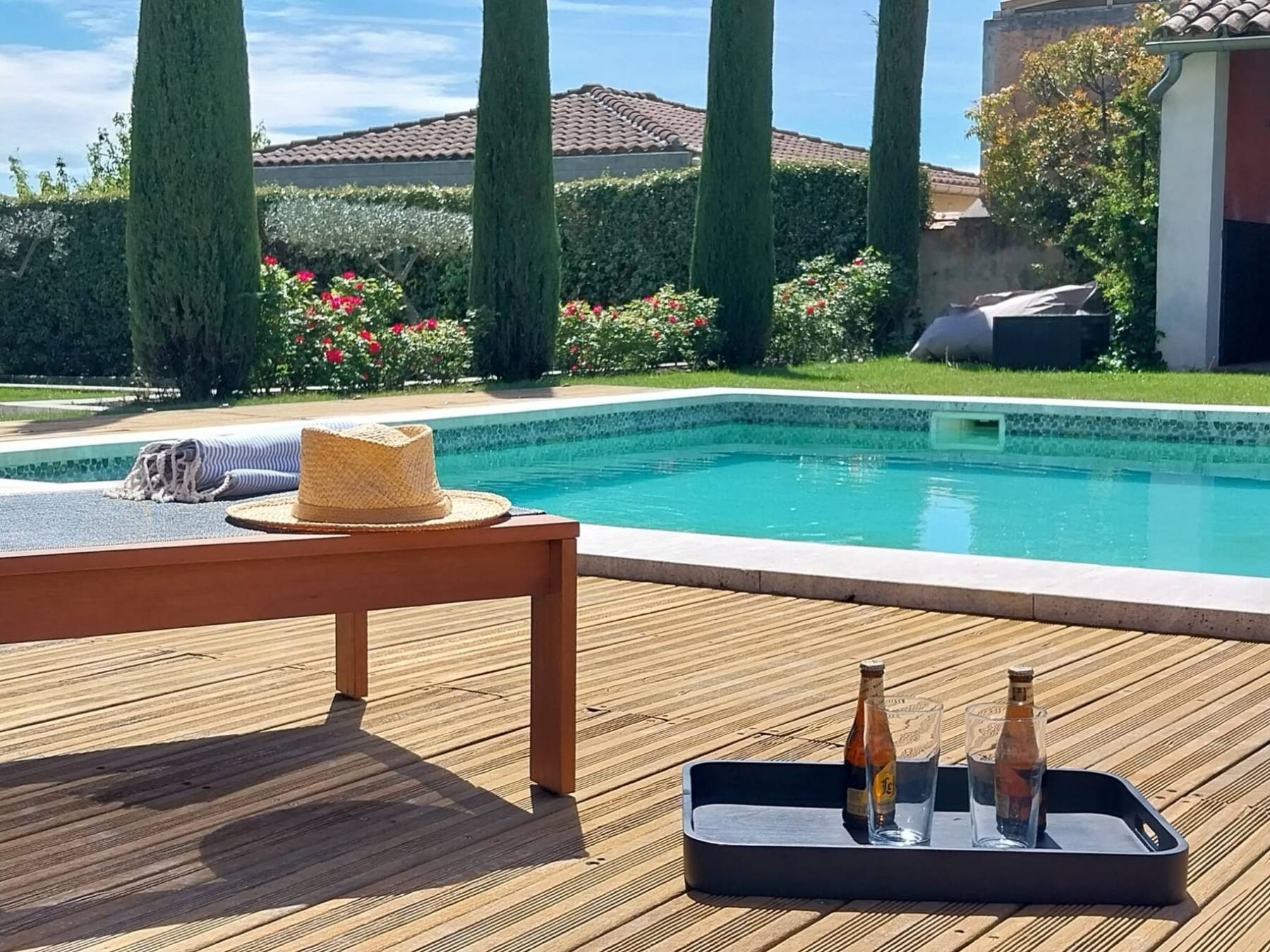 rent a charming Provençal Mas with pool in the heart of Aubignan, close to the Dentelles de Montmirail, Mont Ventoux, and Vineyards