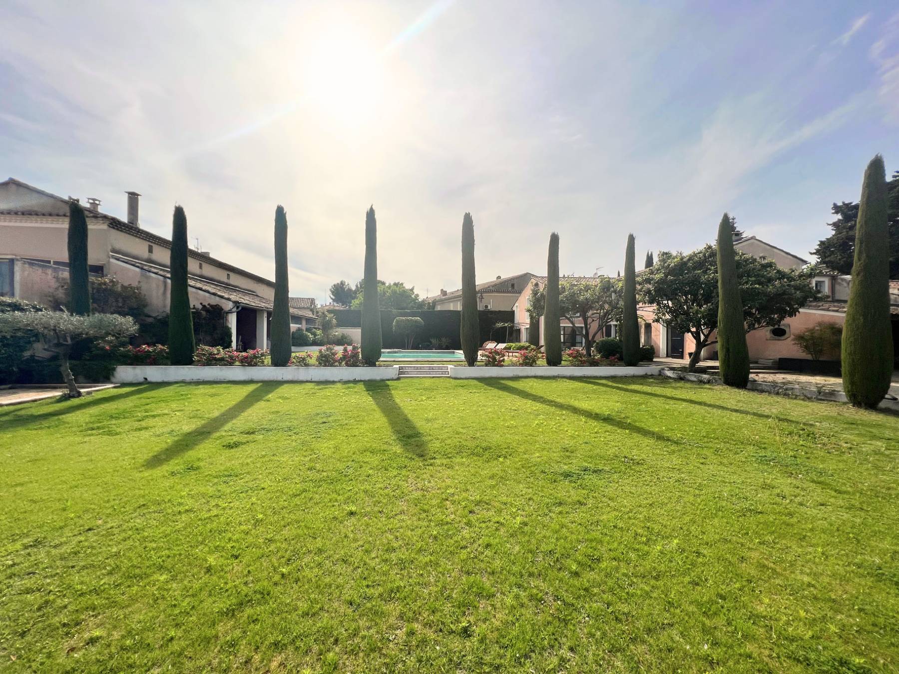 rent a charming Provençal Mas with pool in the heart of Aubignan, close to the Dentelles de Montmirail, Mont Ventoux, and Vineyards
