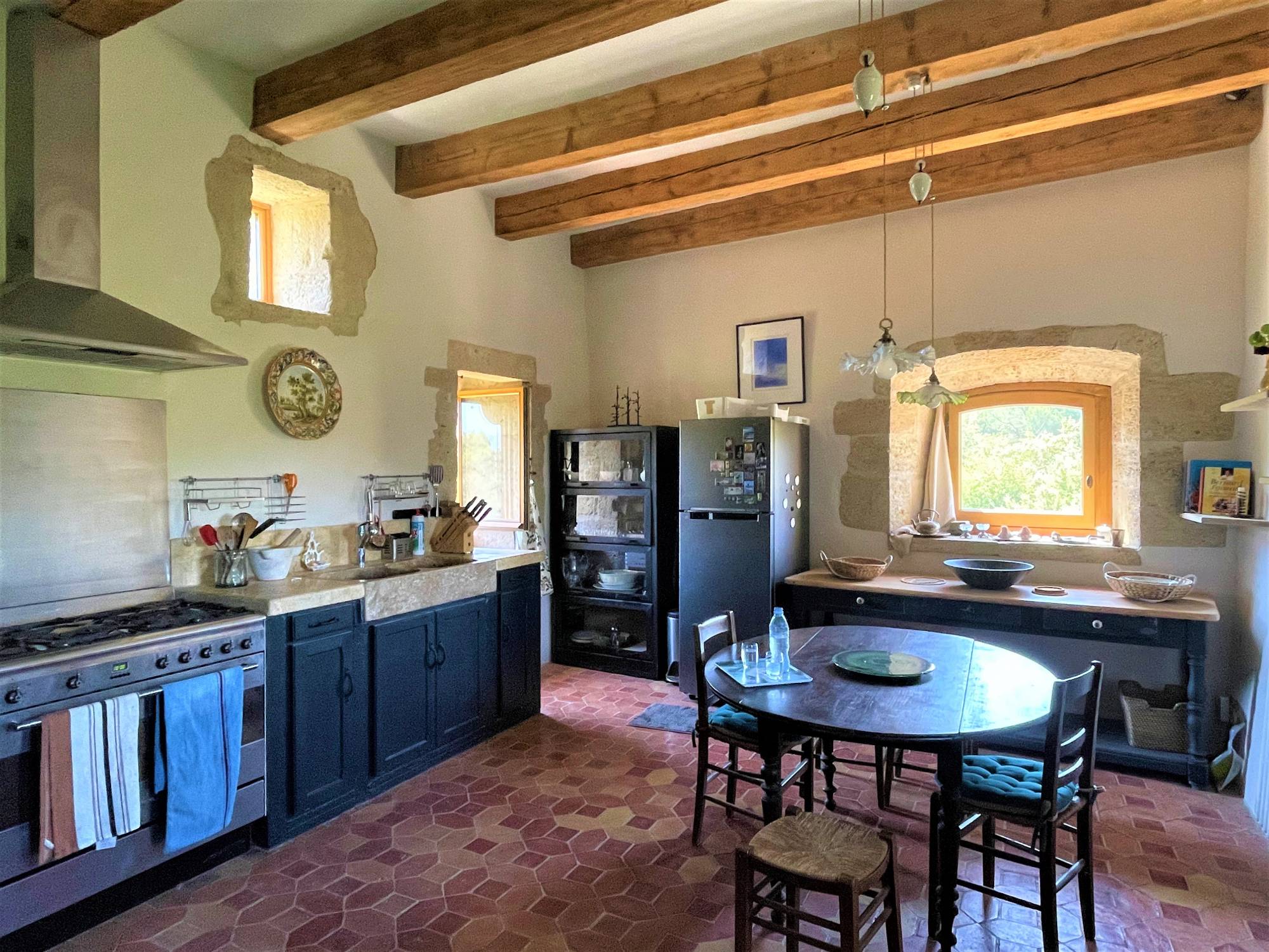 In the heart of a village in the Luberon, charming house with exceptional panorama on the Luberon region