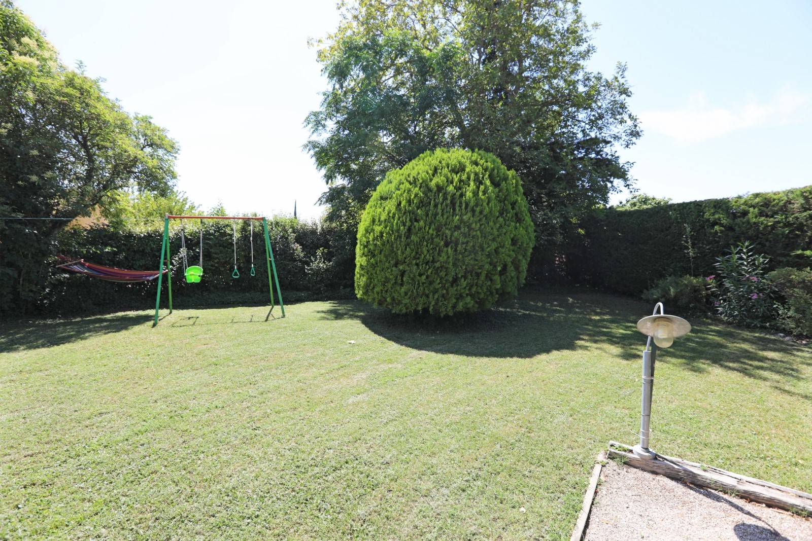 Four bedrooms villa with swimming pool and outbuildings for sale on landscaped grounds close to the centre of l'Isle-sur-la-Sorgue.