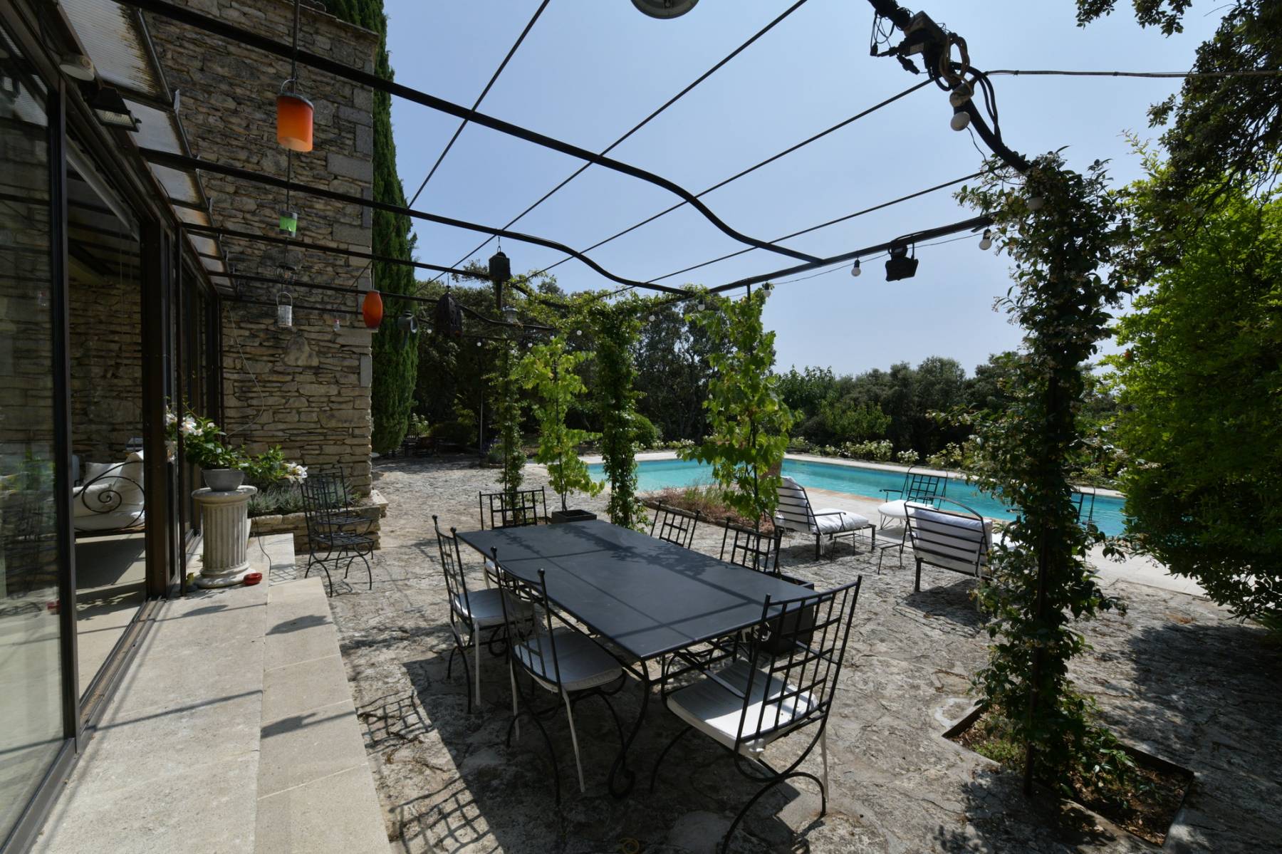 Rental of a Stone Provençal House in Gordes with a Large Pool for an Authentic Vacation