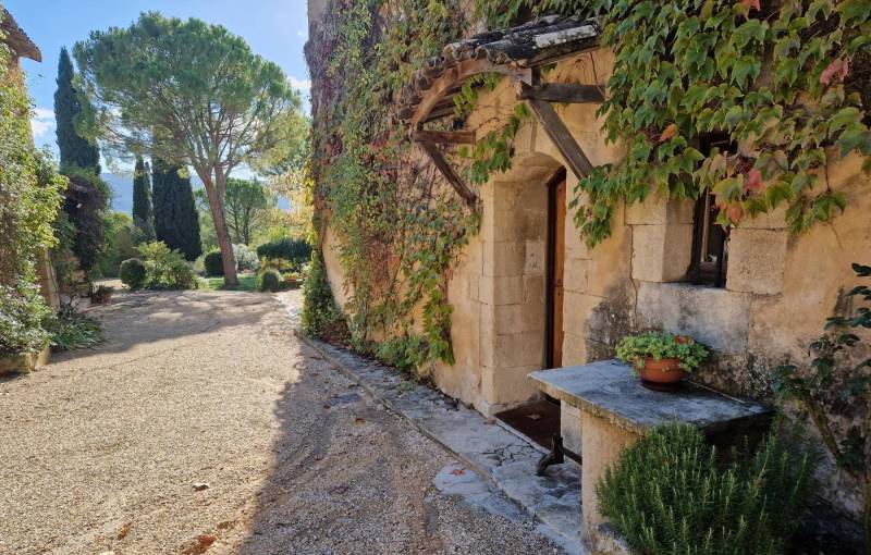 19th-century country house in Gordes Luberon