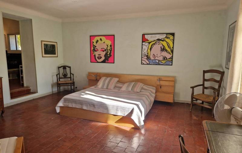 For sale in Gordes, beautiful 19th-century hamlet house with swimming pool on over 5,000 m² of land