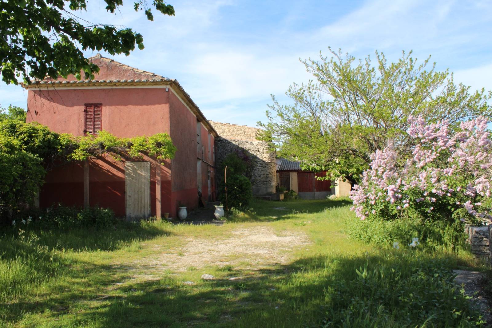 Maison rénovée avec piscine à Gordes village en Luberon