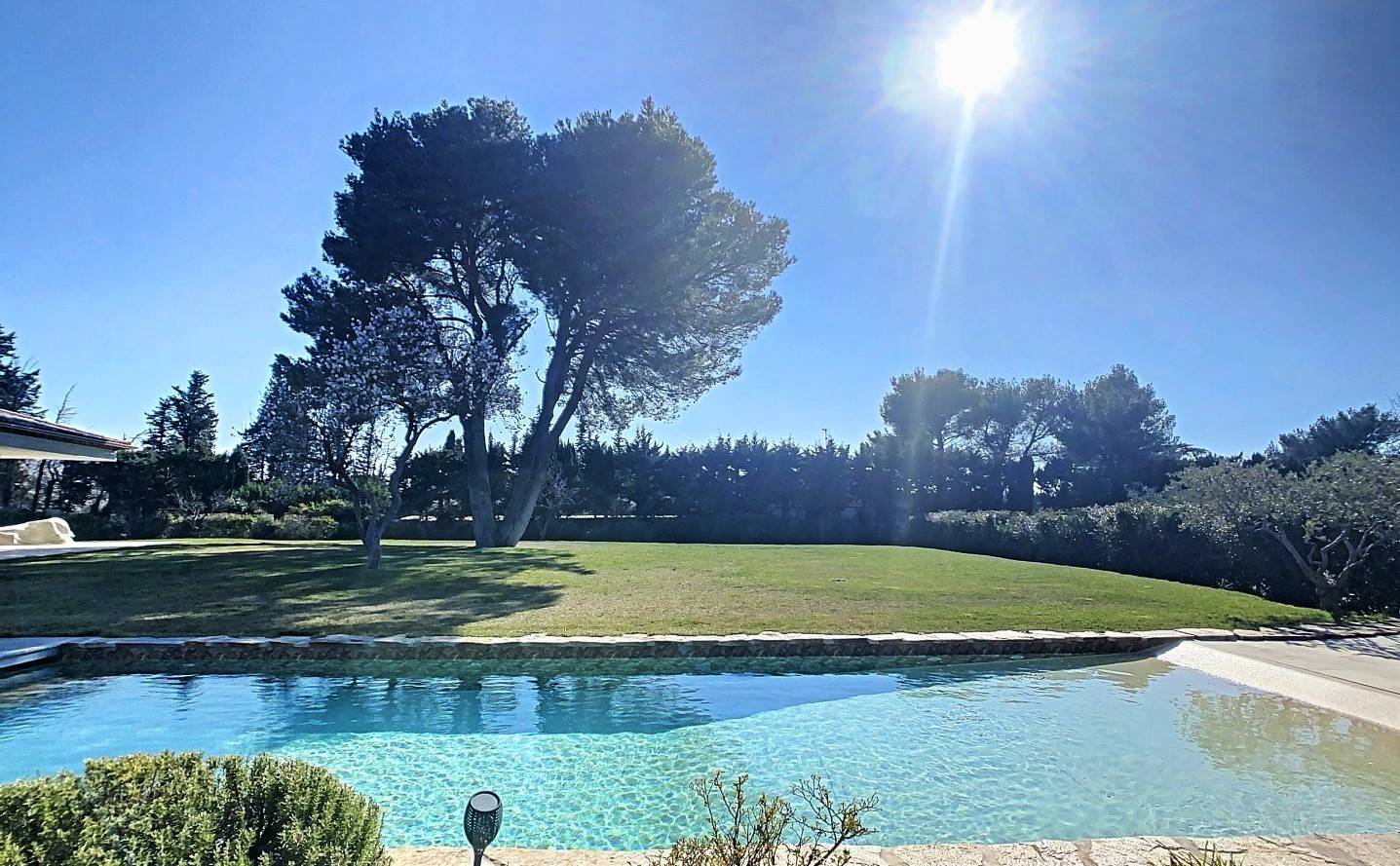 Contemporary architect designed villa in Luberon