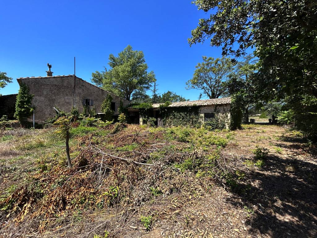 For Sale - Gordes Farm to restore and building land