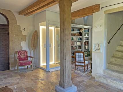 In the heart of a village in the Luberon, charming house with exceptional panorama on the Luberon region