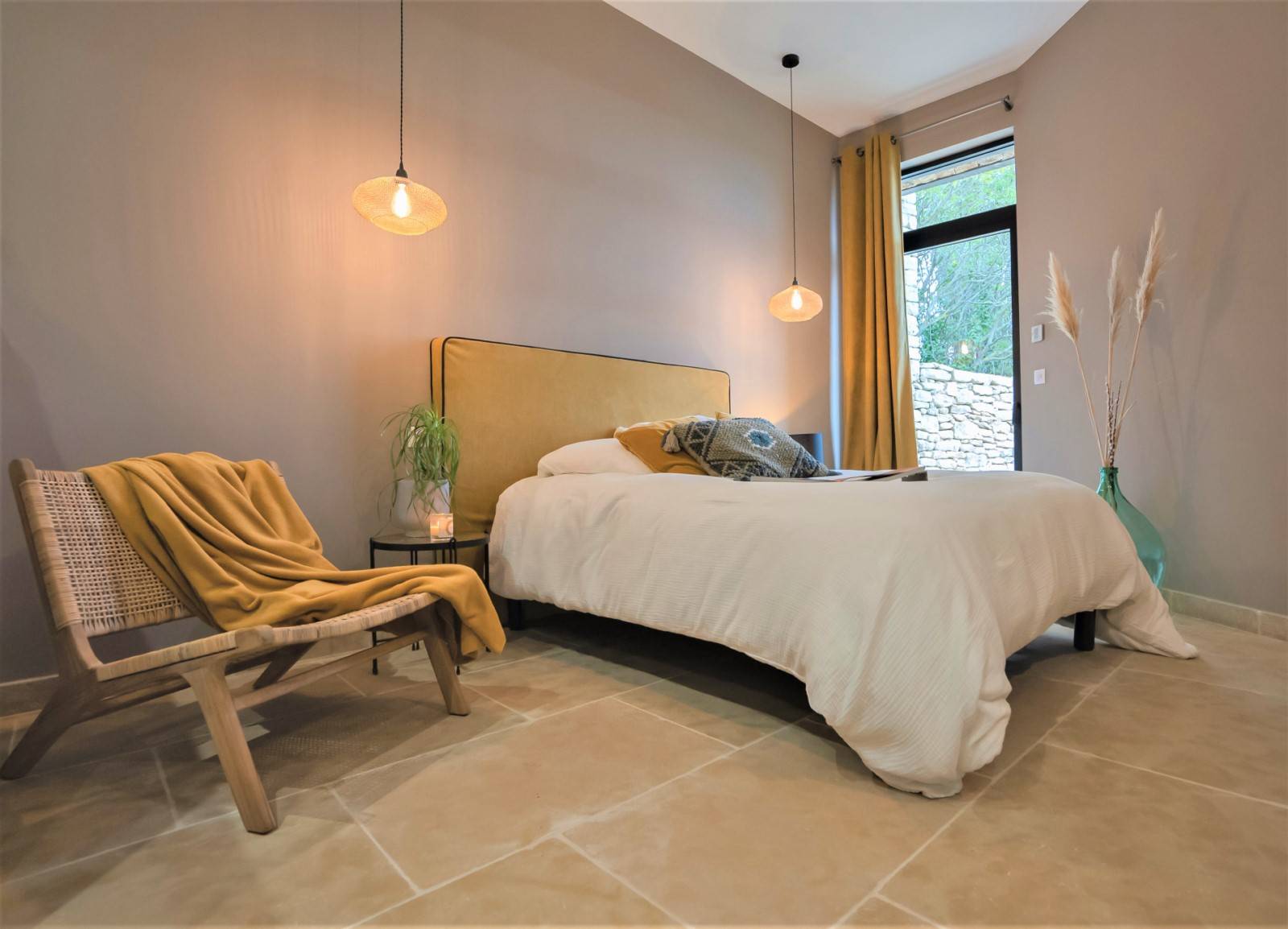 Beautiful single storey property located in Gordes with landscaped garden, heated swimming pool and view of the Luberon