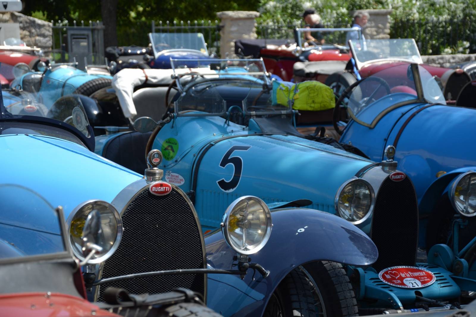 Porsche, Ferrari, Lamborghini, Aston Martin, Bentley, Bugatti, McLaren or Maserati: discover the roads of Provence, the Mont Ventoux, the Alpilles and the Luberon in a sports car with ROSIER!