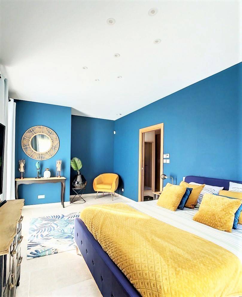 Contemporary architect designed villa in Luberon