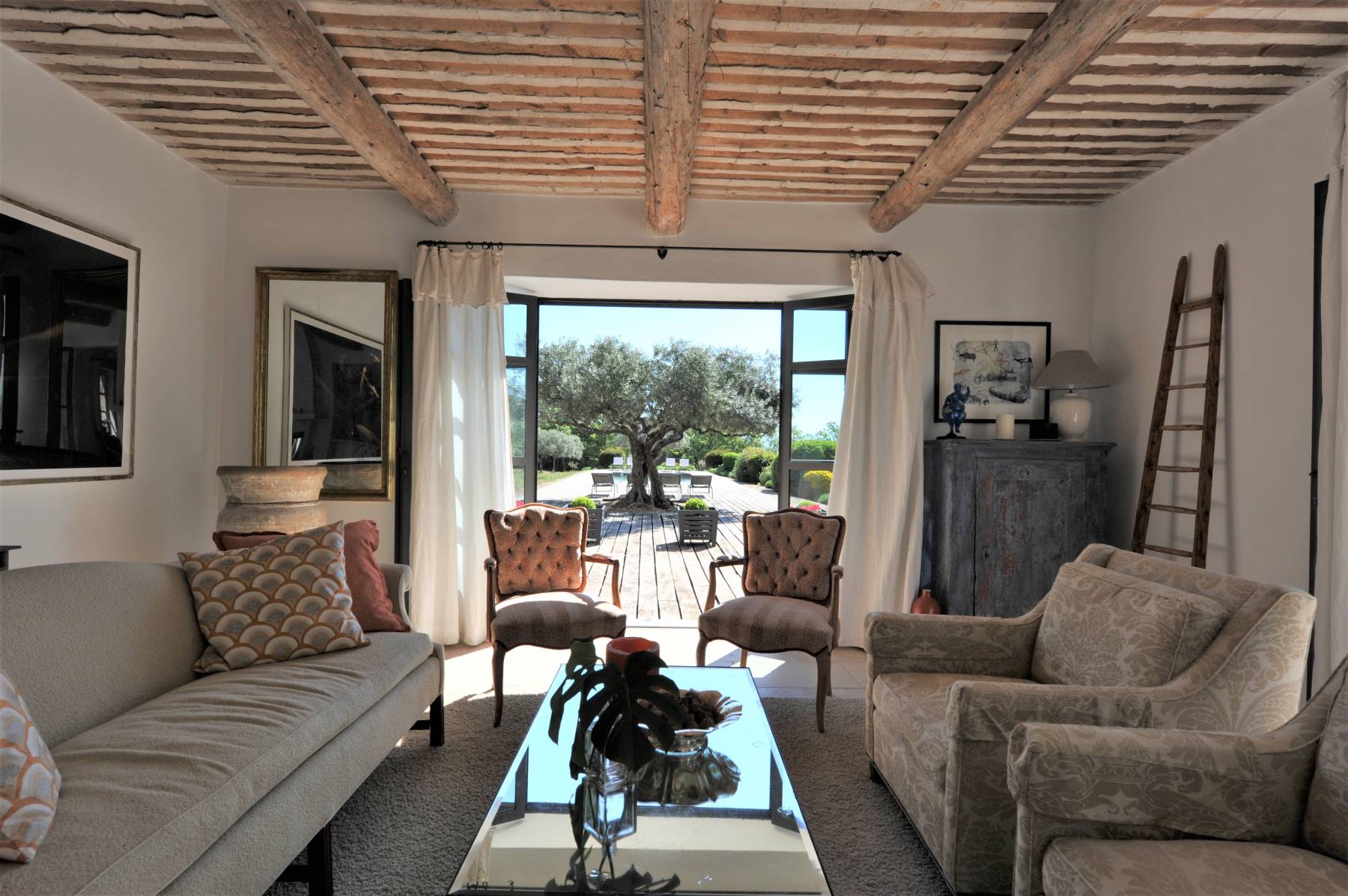 in the heart of the Luberon, authentic Provencal Mas surrounded by lavender and olive trees