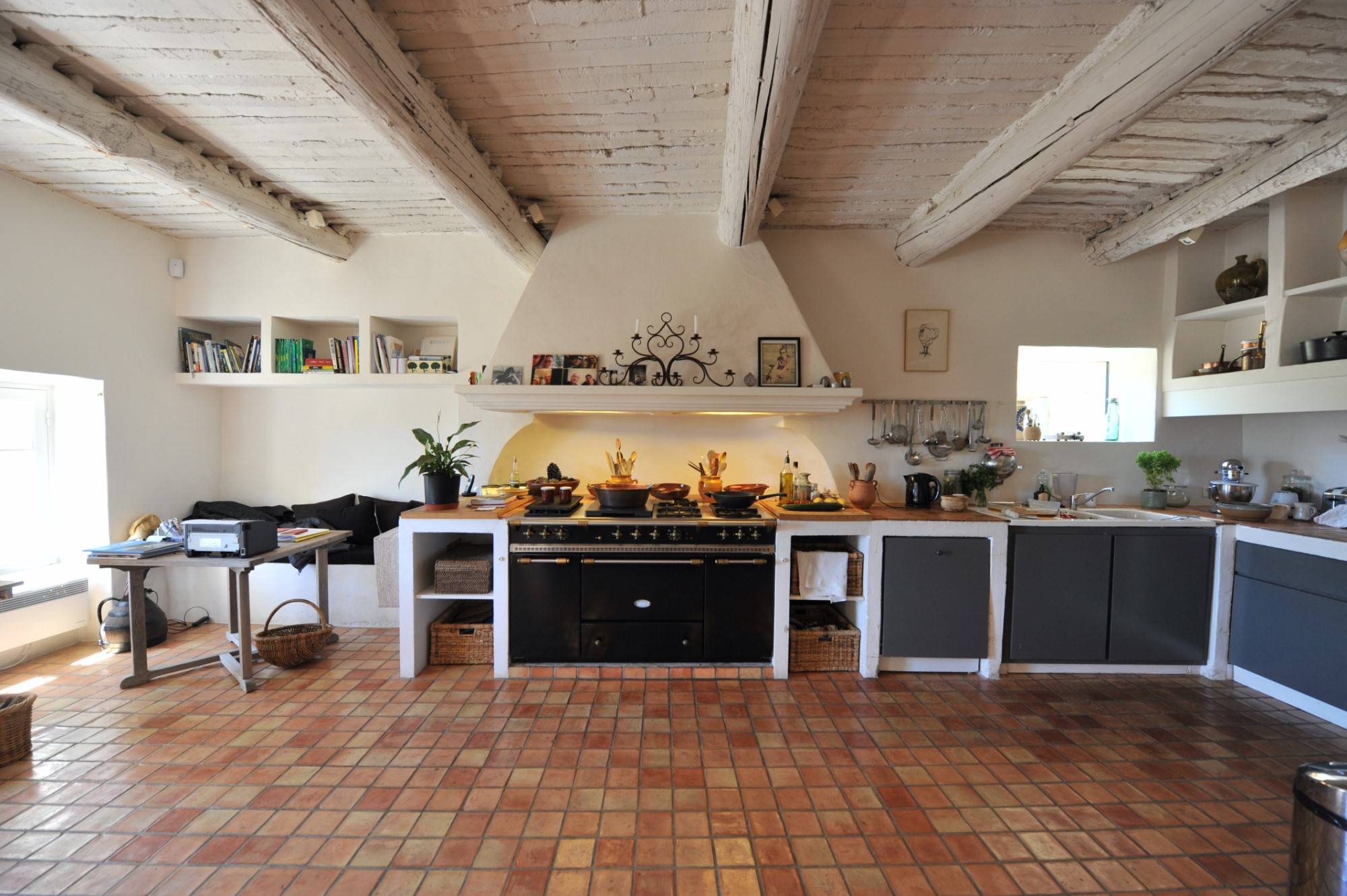 Close to Gordes, unique property full of character set on 25 hectares