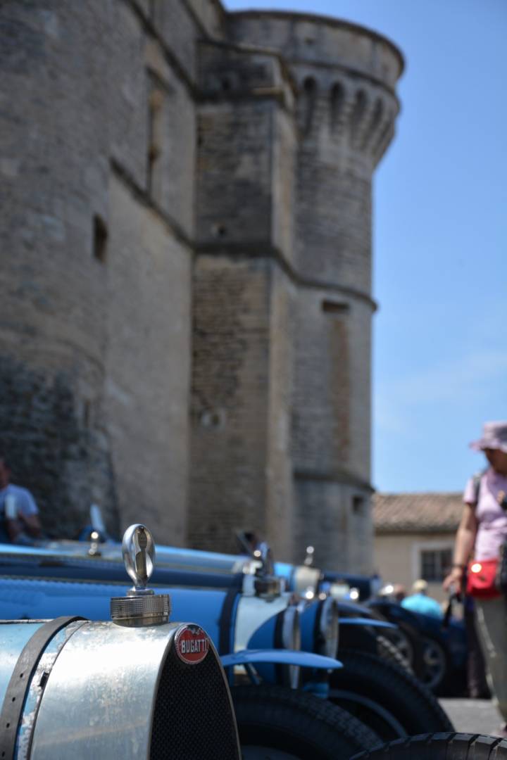 Porsche, Ferrari, Lamborghini, Aston Martin, Bentley, Bugatti, McLaren or Maserati: discover the roads of Provence, the Mont Ventoux, the Alpilles and the Luberon in a sports car with ROSIER!