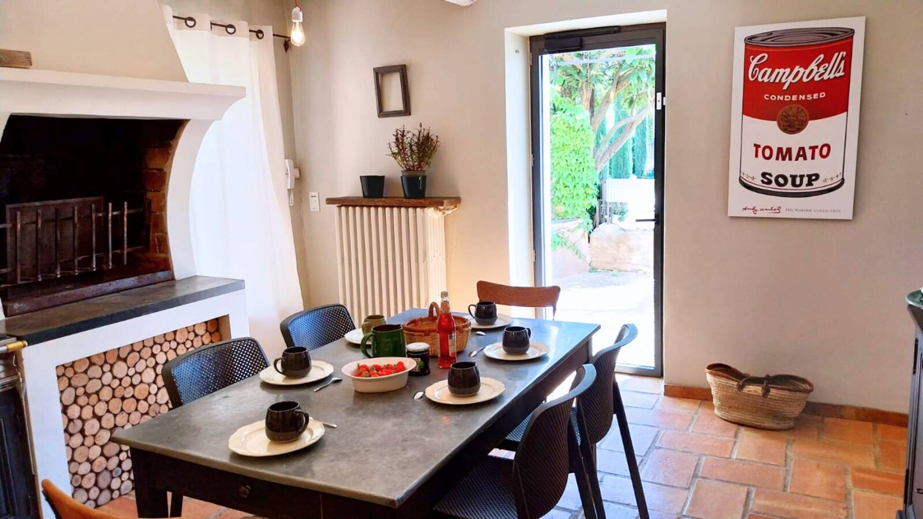 rent a charming Provençal Mas with pool in the heart of Aubignan, close to the Dentelles de Montmirail, Mont Ventoux, and Vineyards
