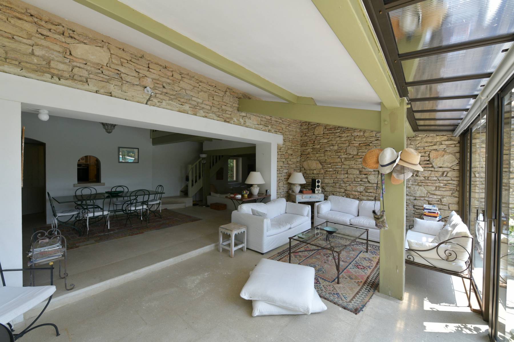 Rental of a Stone Provençal House in Gordes with a Large Pool for an Authentic Vacation