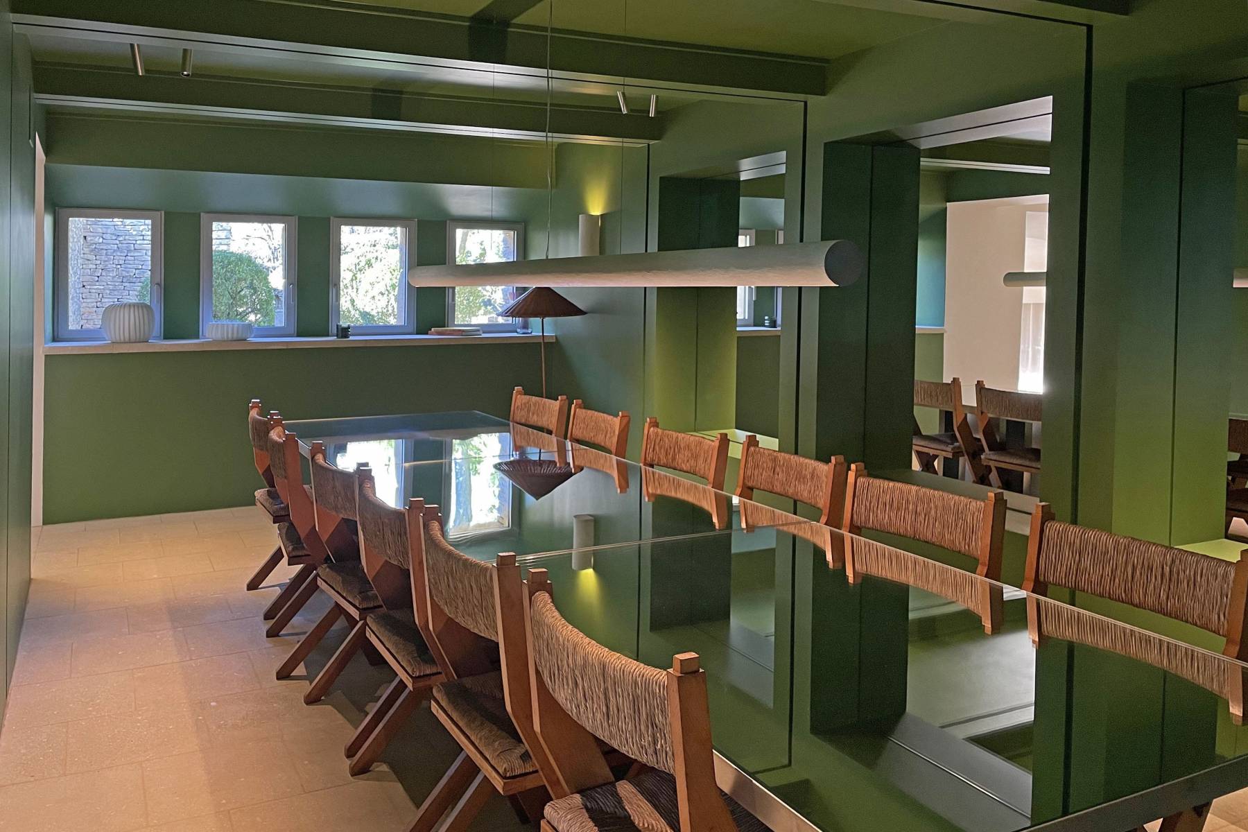 Ménerbes: architect-designed house in the heart of the Luberon with pool, full equiped pool house, fitness room and movie theater