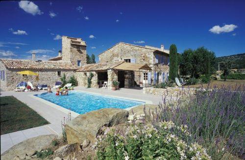 Monts de Vaucluse, more than 500 m² including an ancient farmhouse from the 17th century  ...