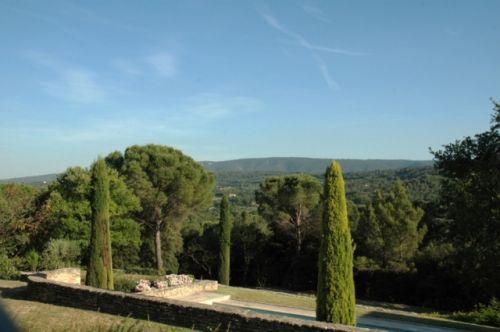 Goult, beautiful property of 2 acres enclosed with stone walls on the hedge of a perched village.