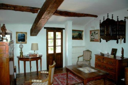 Goult, beautiful property of 2 acres enclosed with stone walls on the hedge of a perched village.
