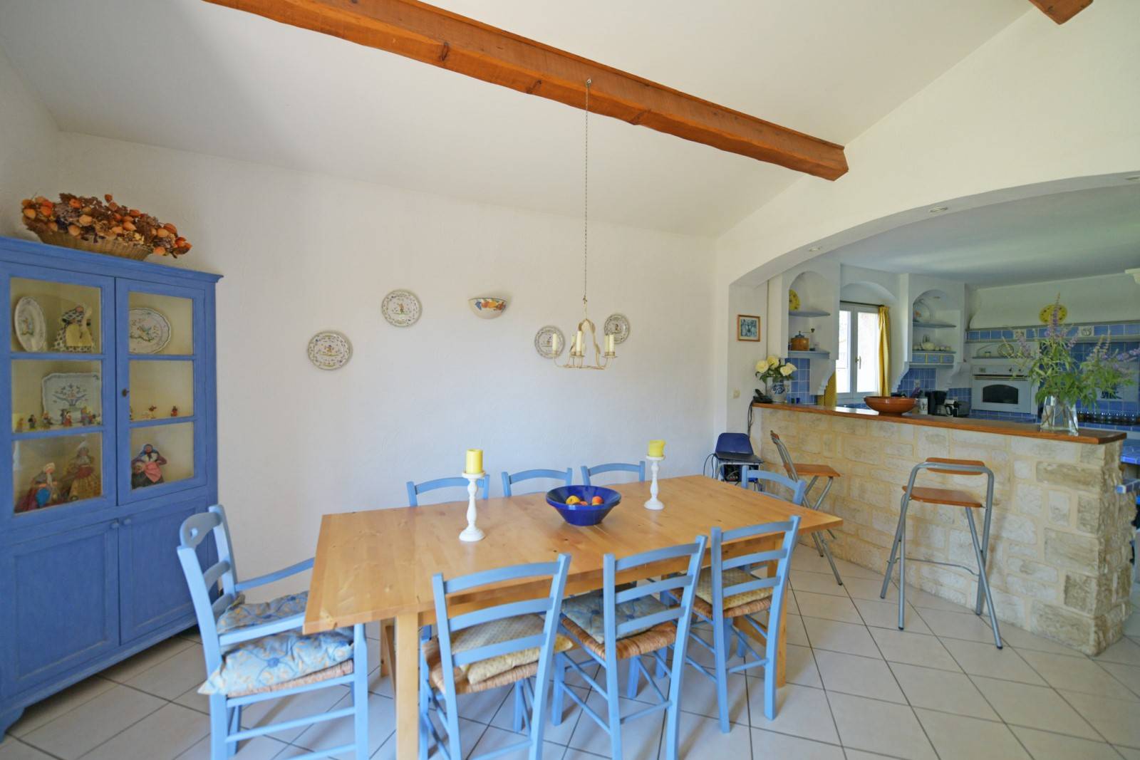 Four bedrooms villa with swimming pool and outbuildings for sale on landscaped grounds close to the centre of l'Isle-sur-la-Sorgue.