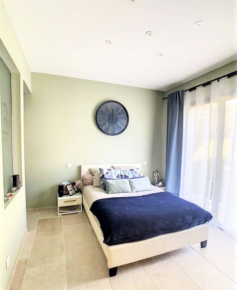 Contemporary architect designed villa in Luberon