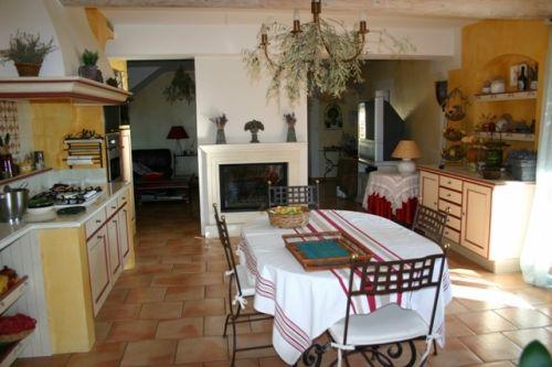 Luberon, stone house with view close to a charming hamlet