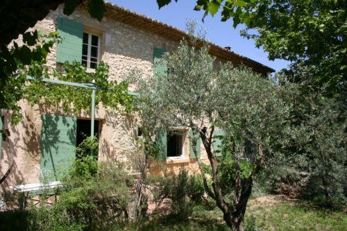 Luberon, restored farmhouse from the beginning of the 19th century near Cavaillon.