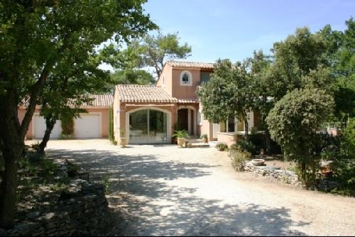 Lacoste, recent house in a beautiful environment.