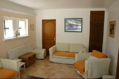 Lacoste, recent house in a beautiful environment.