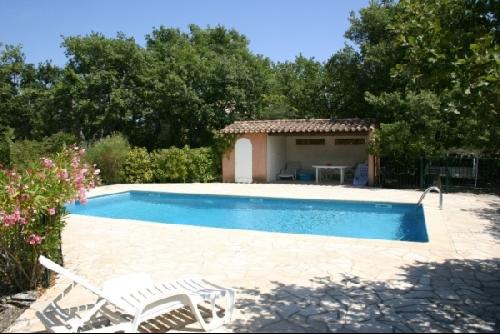 Lacoste, recent house in a beautiful environment.