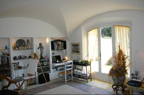 House in Luberon with Gordes stones.