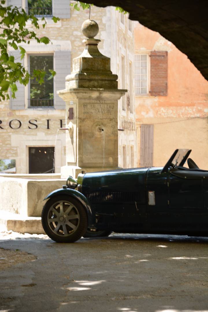 Porsche, Ferrari, Lamborghini, Aston Martin, Bentley, Bugatti, McLaren or Maserati: discover the roads of Provence, the Mont Ventoux, the Alpilles and the Luberon in a sports car with ROSIER!