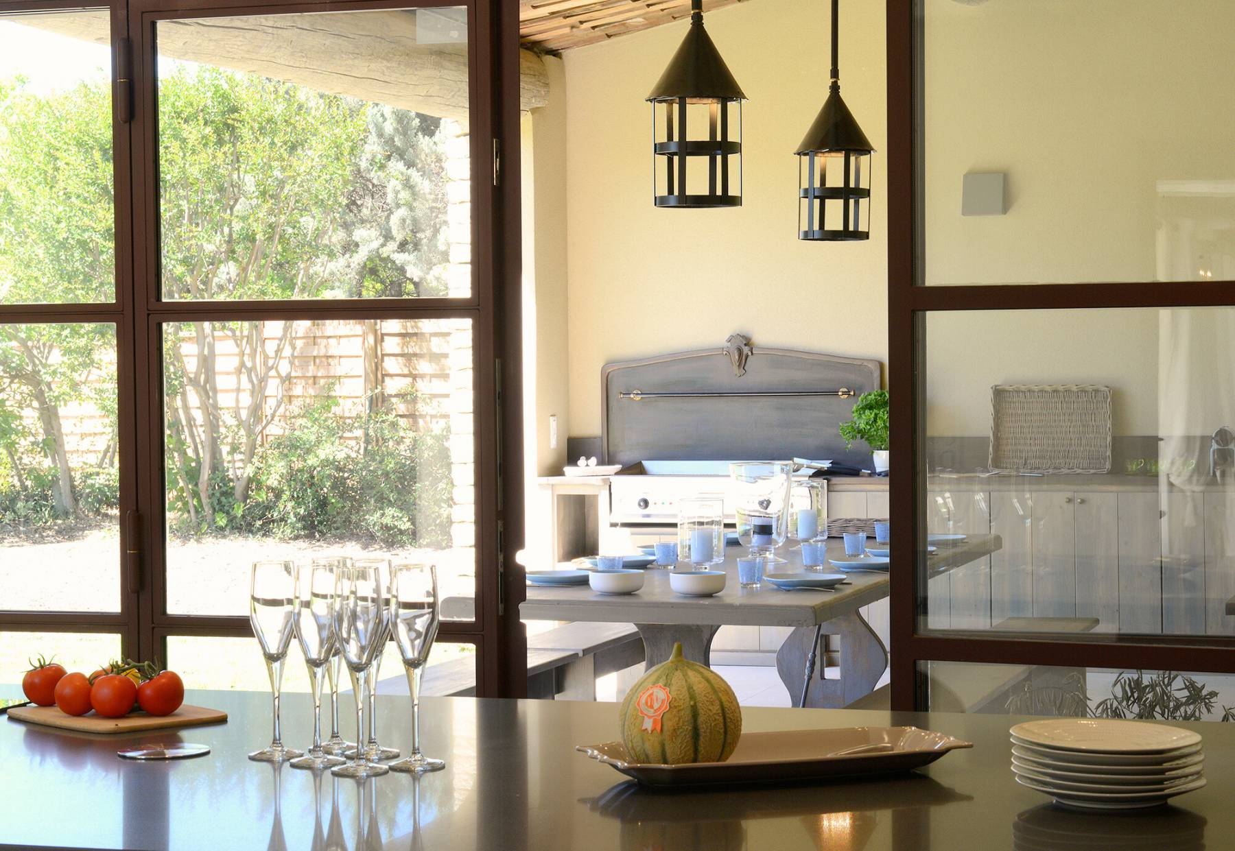 Stunning Estate rental in Gordes in a Mediterranean park with pool and multisport court