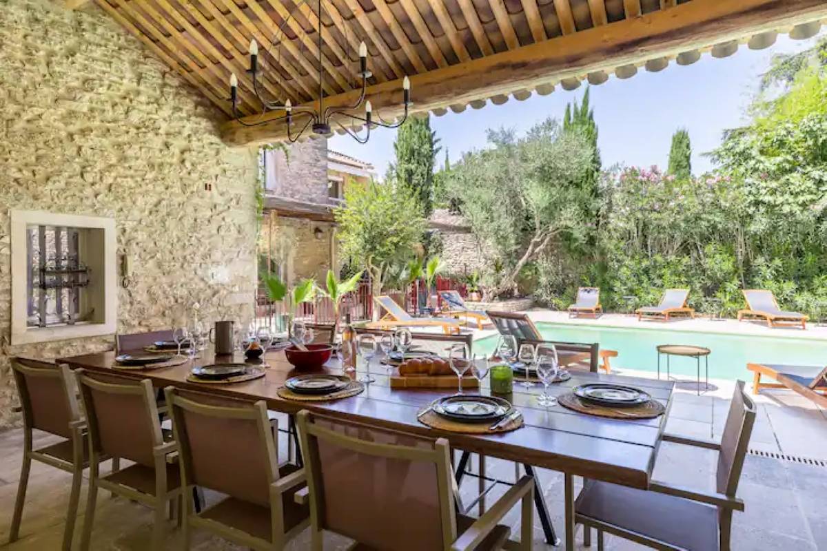 Authentic renovated House in a Gordes hamlet with pool, landscaped garden and expansive pool-house with outdoor summer kitchen