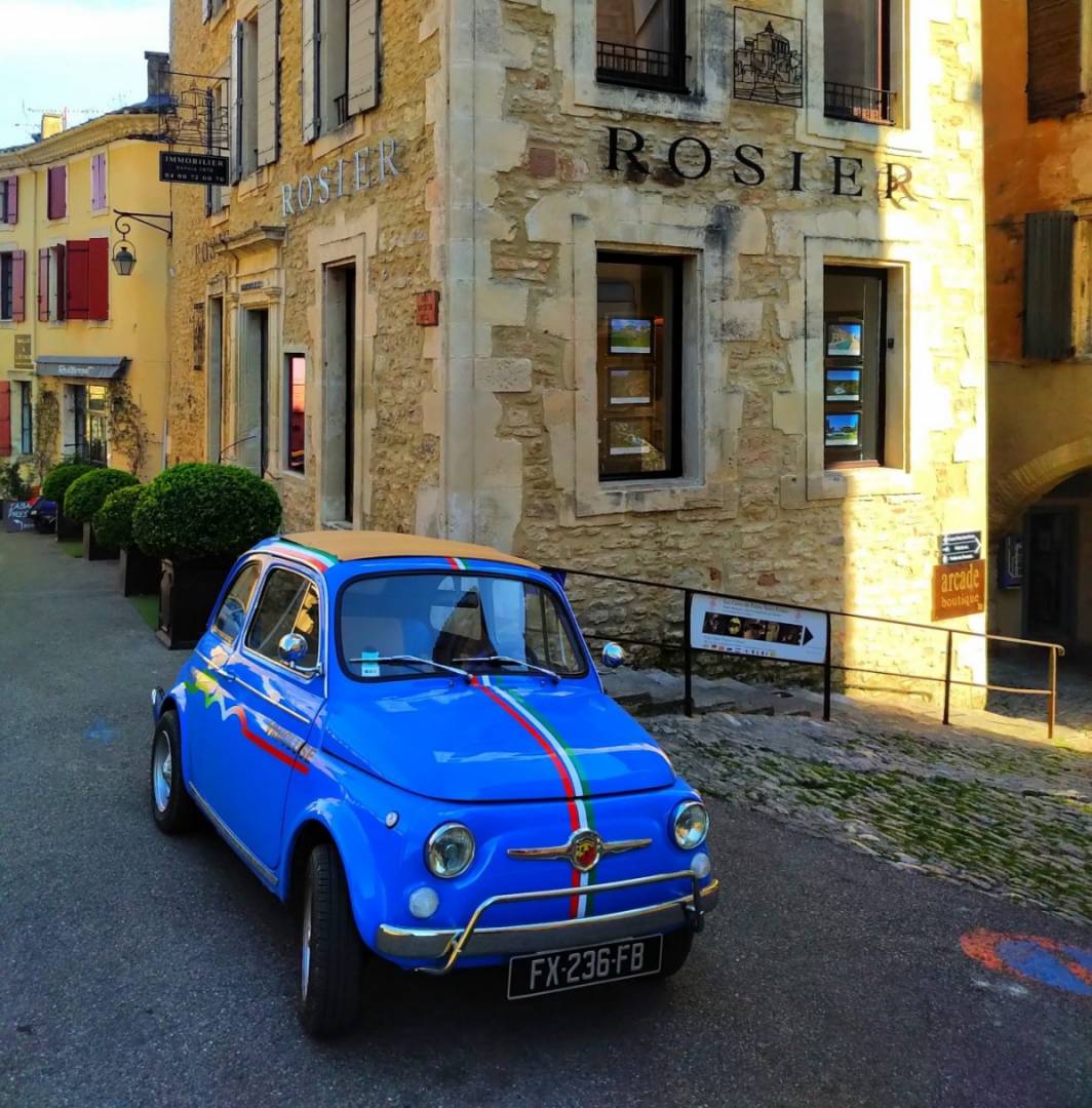 Porsche, Ferrari, Lamborghini, Aston Martin, Bentley, Bugatti, McLaren or Maserati: discover the roads of Provence, the Mont Ventoux, the Alpilles and the Luberon in a sports car with ROSIER!