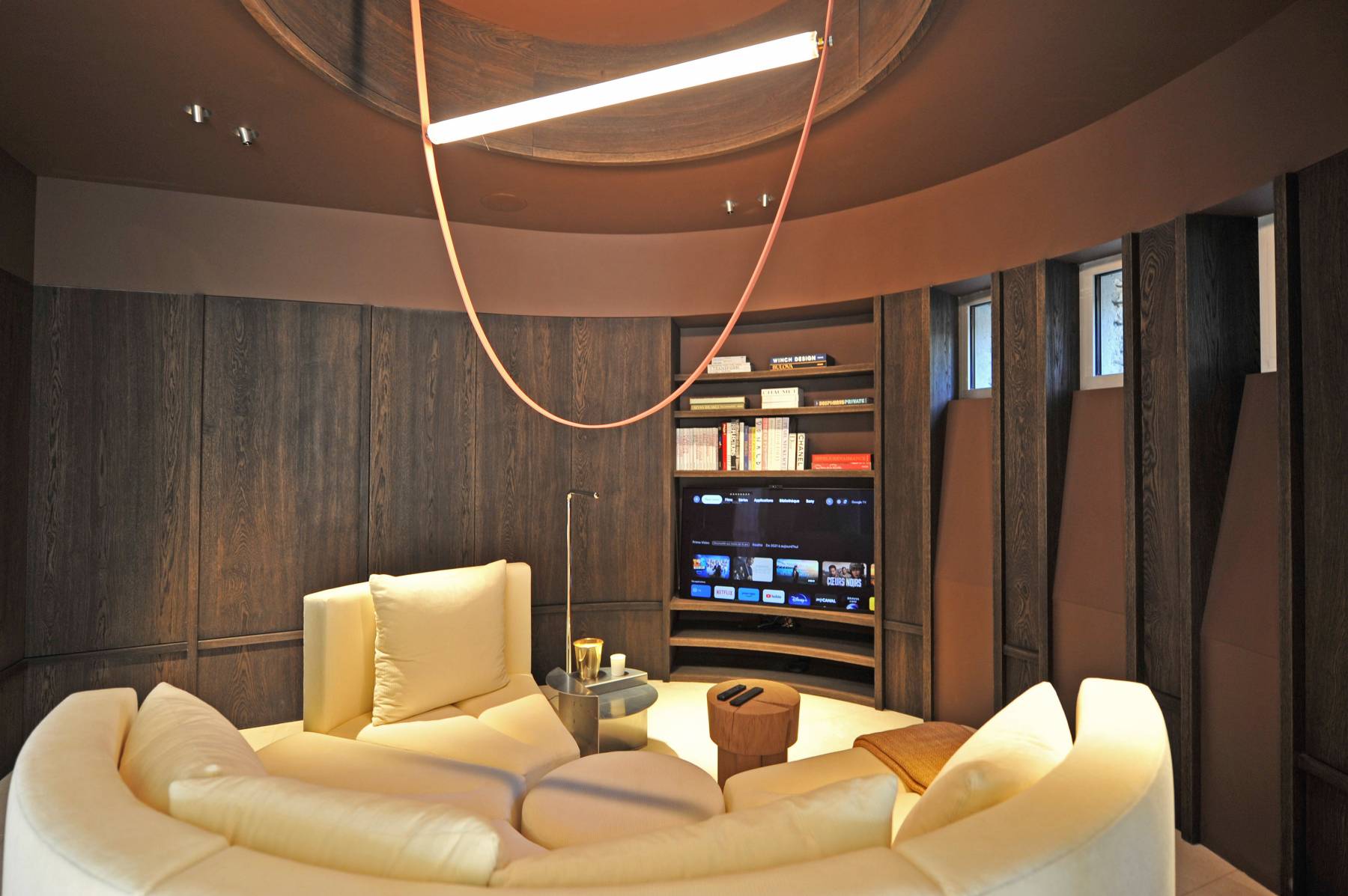 Ménerbes: architect-designed house in the heart of the Luberon with pool, full equiped pool house, fitness room and movie theater