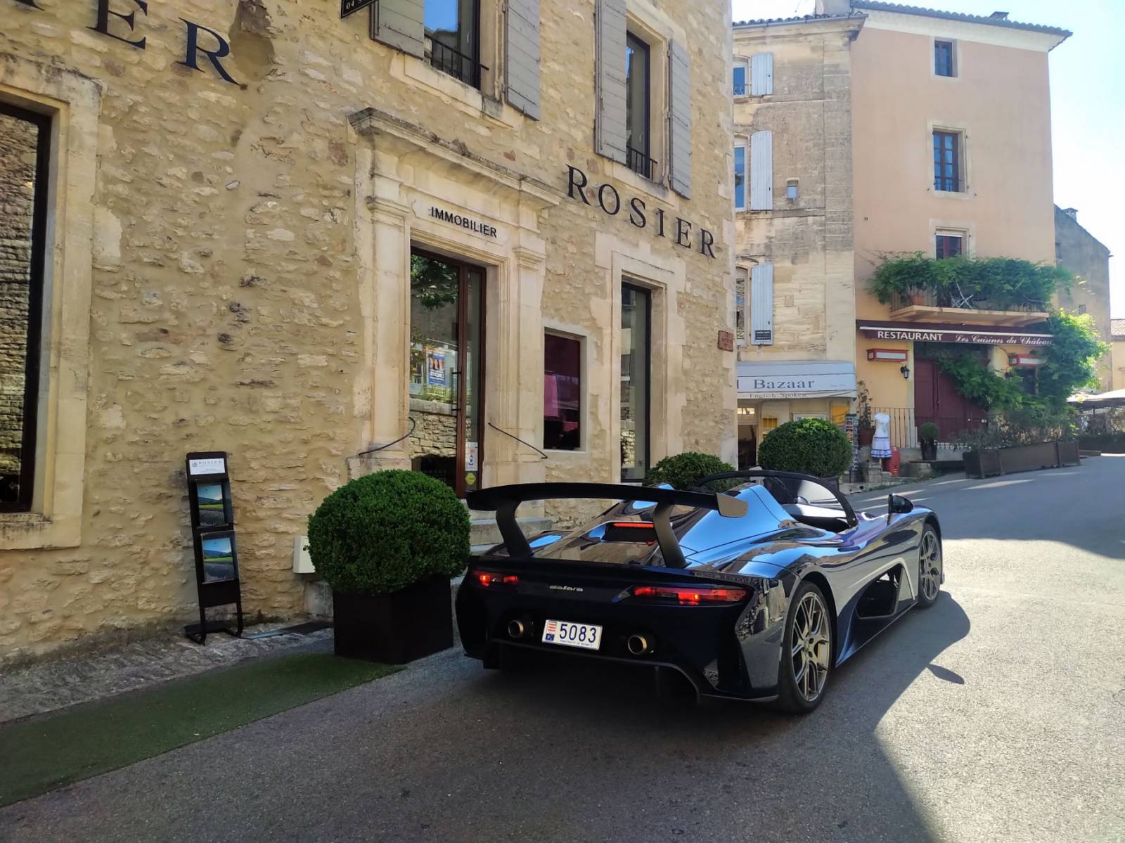 Porsche, Ferrari, Lamborghini, Aston Martin, Bentley, Bugatti, McLaren or Maserati: discover the roads of Provence, the Mont Ventoux, the Alpilles and the Luberon in a sports car with ROSIER!