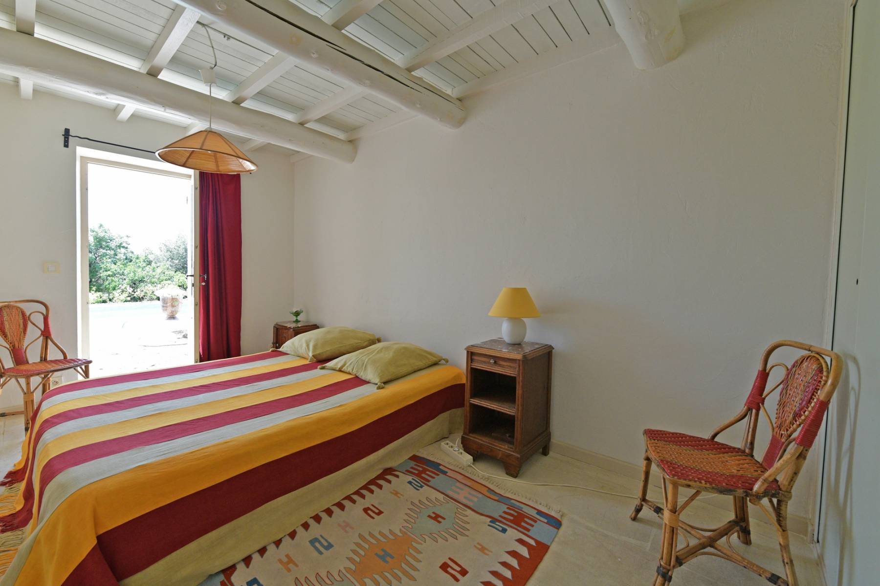 Rental of a Stone Provençal House in Gordes with a Large Pool for an Authentic Vacation