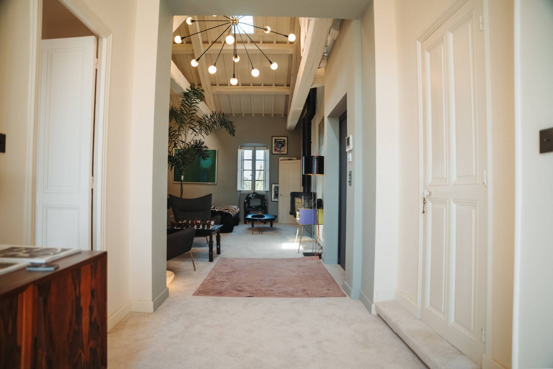 Rental of a Unique High-End Apartment with Rooftop, Jacuzzi, and Panoramic Views in the Heart of L'Isle-sur-la-Sorgue