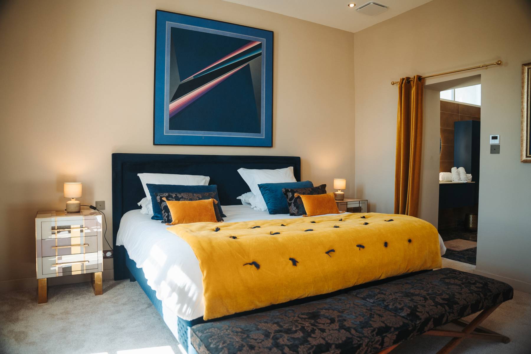 Rental of a Unique High-End Apartment with Rooftop, Jacuzzi, and Panoramic Views in the Heart of L'Isle-sur-la-Sorgue