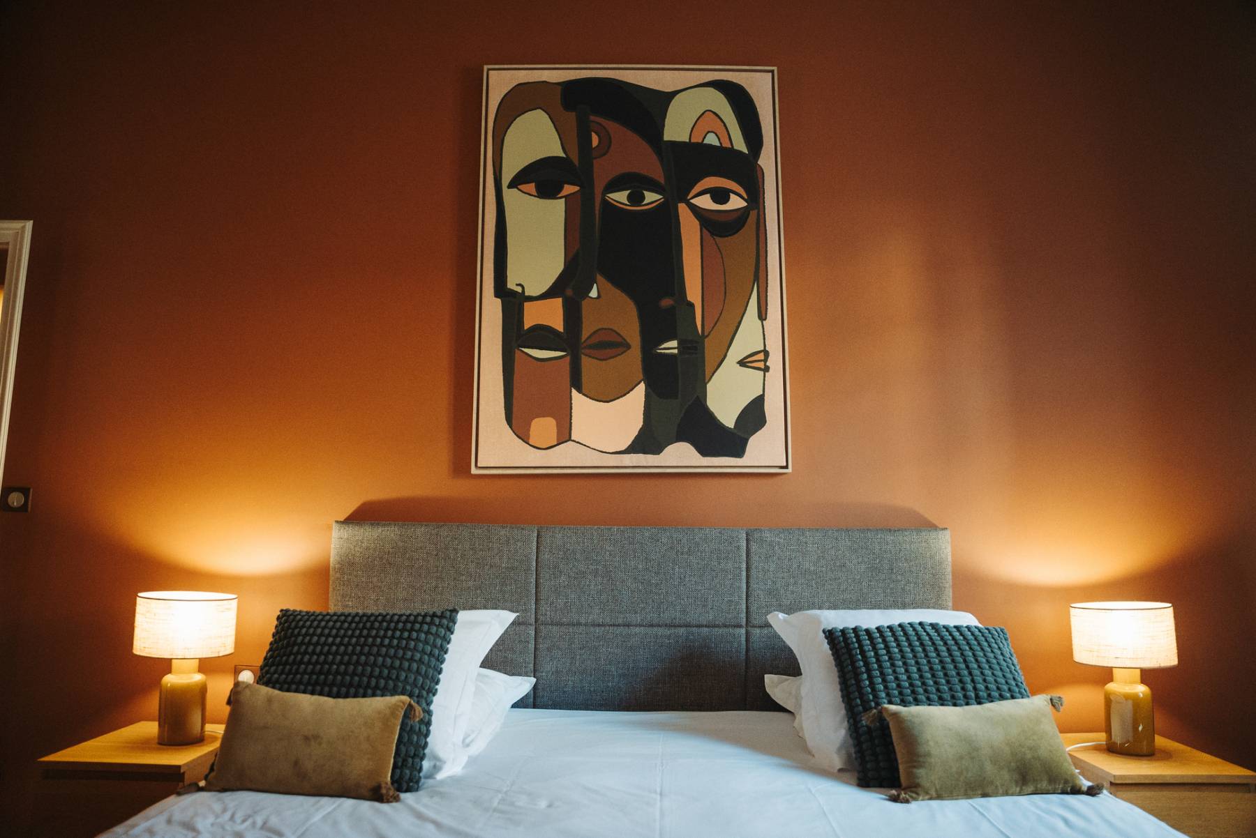 Unique High-End Apartment Rental with Terrace in the Heart of L'Isle-sur-la-Sorgue, in a Haven of Peace and Well-Being