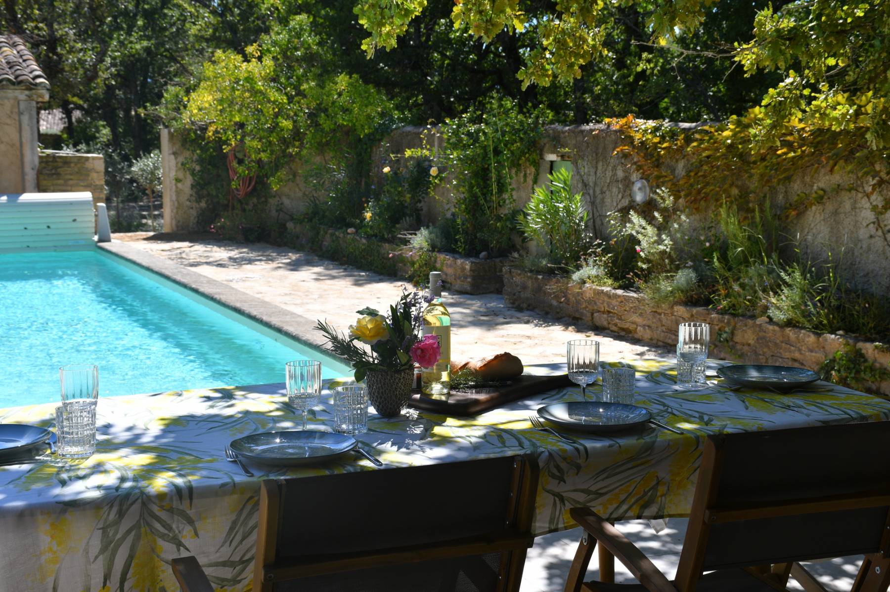 For rent, beautifully renovated Mazet at the foot of Gordes, nestled in nature with pool, pétanque court and lavender field.