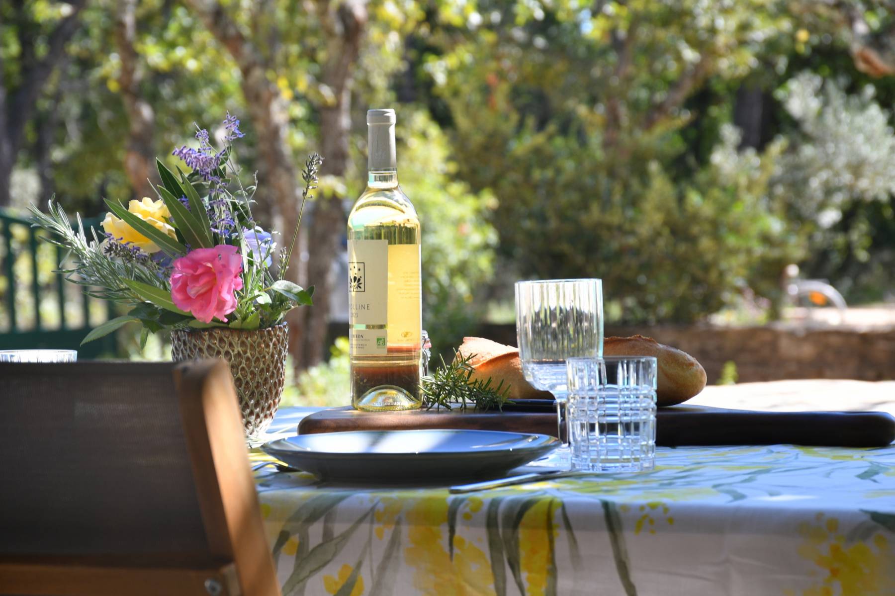 For rent, beautifully renovated Mazet at the foot of Gordes, nestled in nature with pool, pétanque court and lavender field.