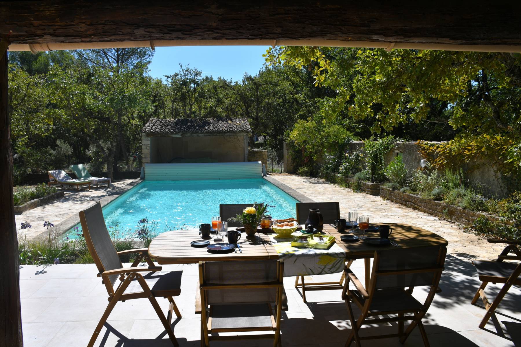 For rent, beautifully renovated Mazet at the foot of Gordes, nestled in nature with pool, pétanque court and lavender field.